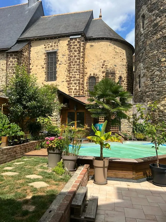 Le Saint Julien Au Coeur Du Centre Historique De Châteaugiron