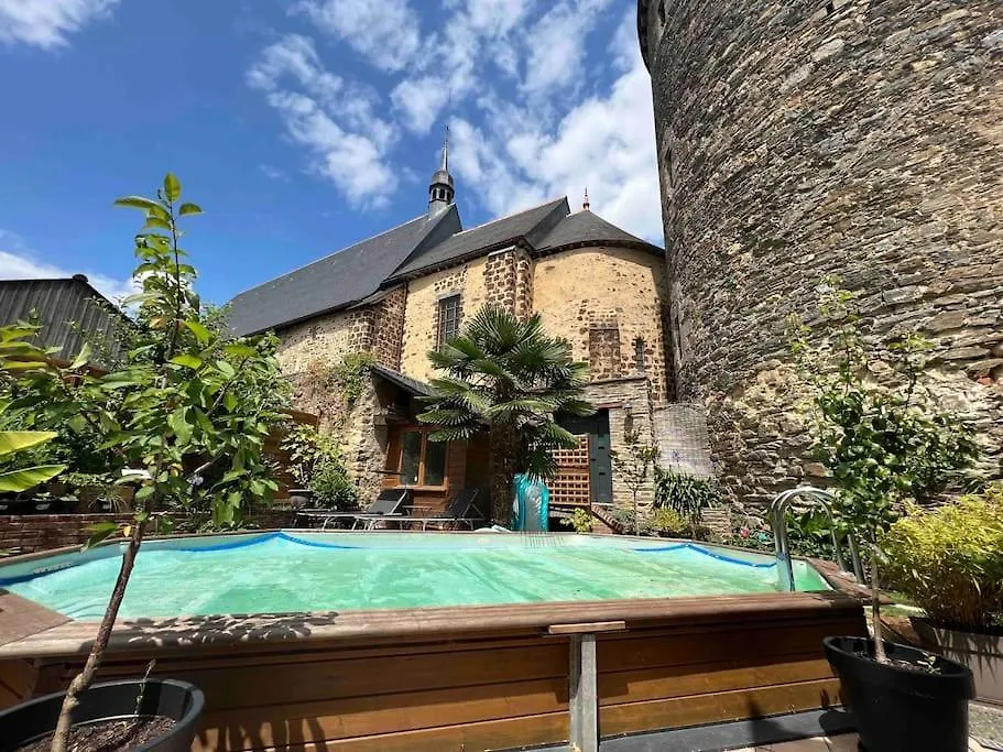 Le Saint Julien Au Coeur Du Centre Historique De Châteaugiron 0*,